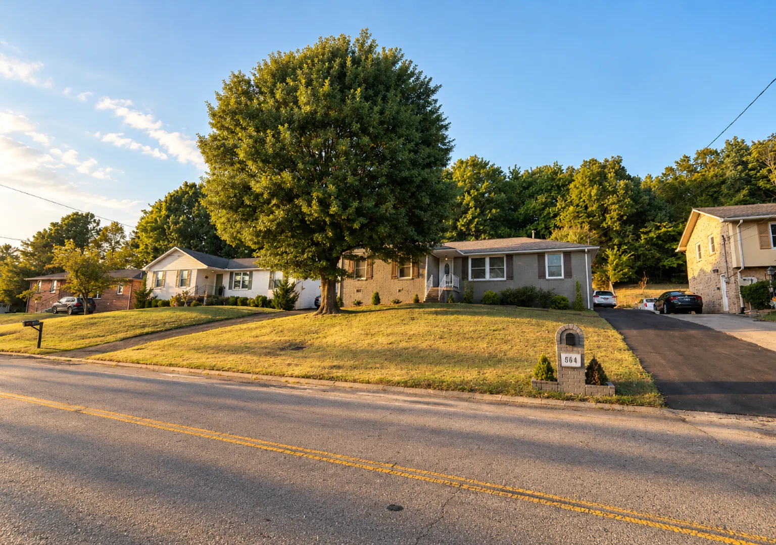 Renovated Ranch near Brentwood in Nippers Corner — Photo 4