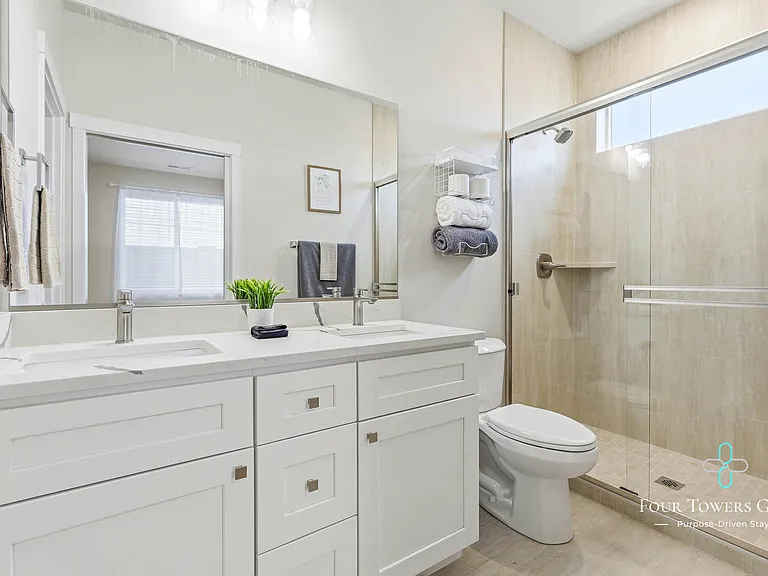 1205 NE Emerald Dr — Photo 9