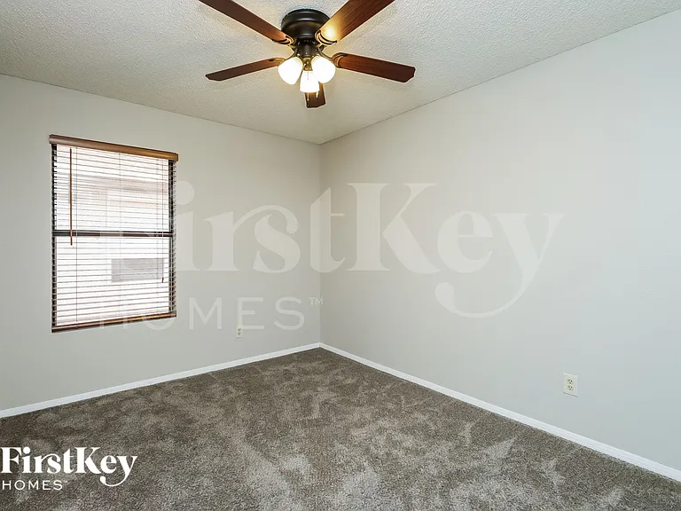 6410 W Townley Ave — Photo 14