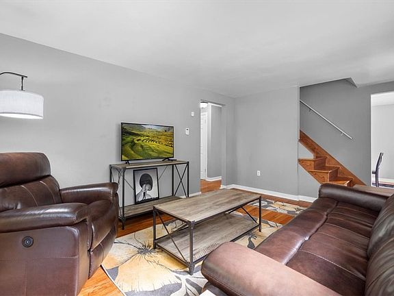 3rd image of 370 Olancha Ave