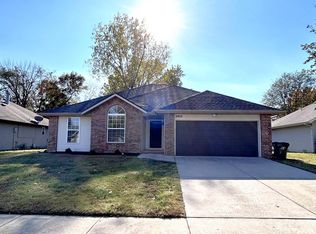 3912 W Kay Pointe Blvd, Springfield, MO 65802