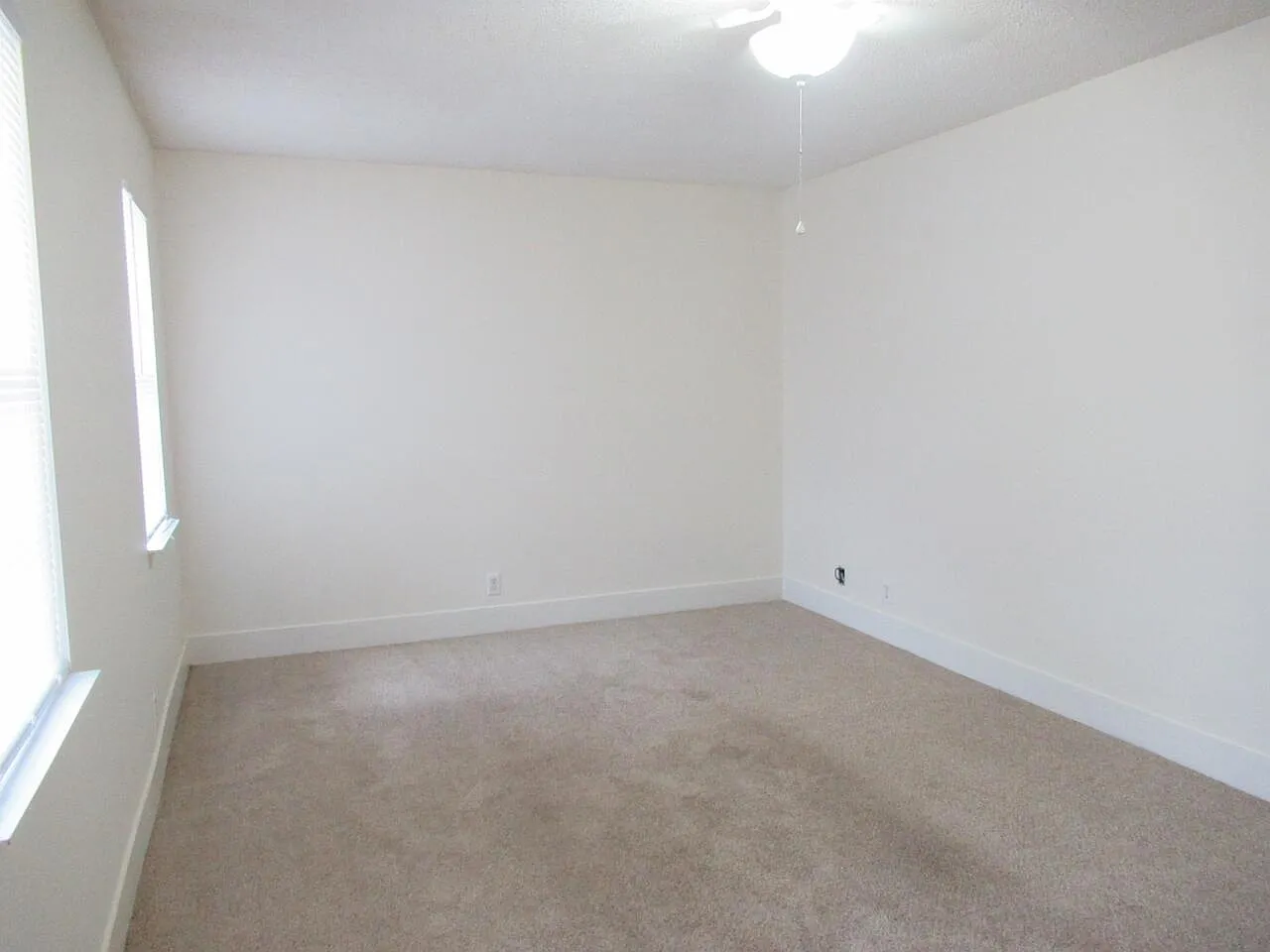 2 bed, 2.0 bath, 877 sqft, $875 — Photo 2