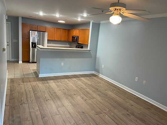 4th image of 2801 Bloomfield Ln