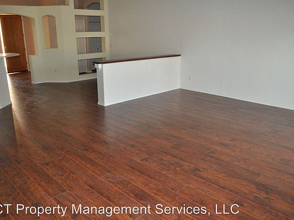 2nd image of 720 W Cherrywood Dr