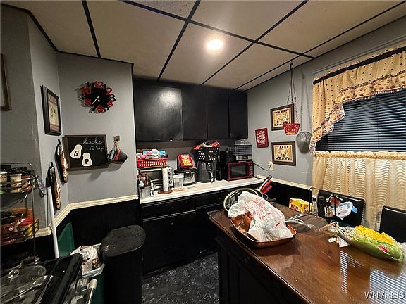 4th image of 172 Hastings Ave