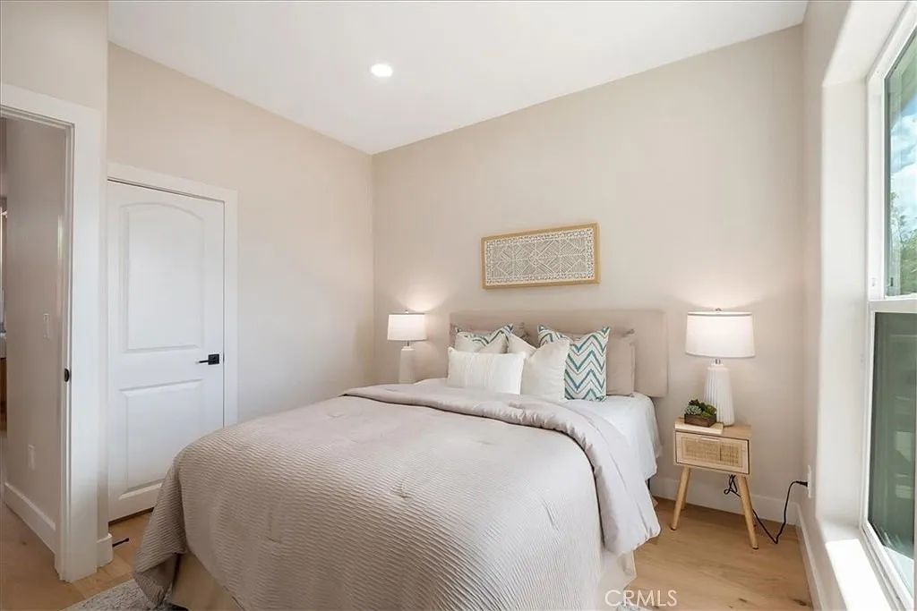 3 bed, 784 sqft, $1,450 — Photo 1