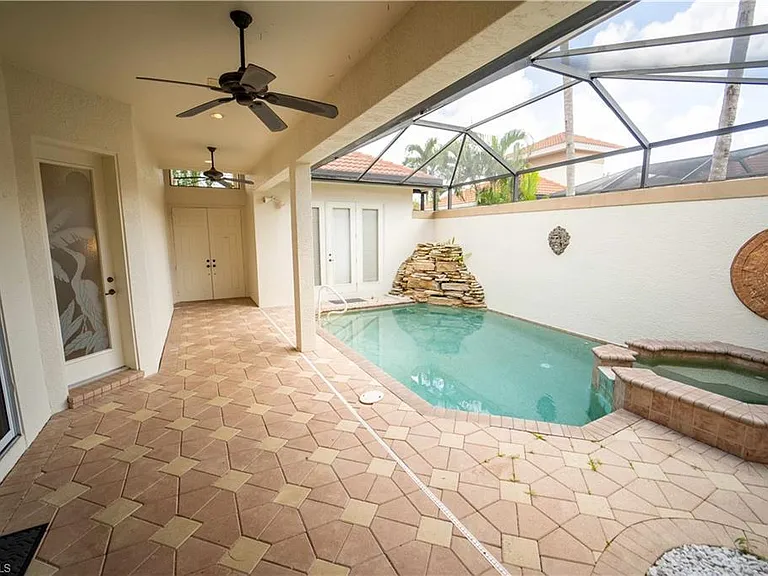 5886 Paradise Cir — Photo 3