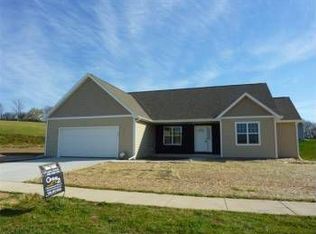 205 Stonefield Dr, Johnson Creek, WI 53038