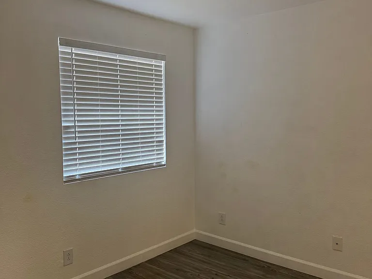 Meridian 21 Apartments — Photo 27