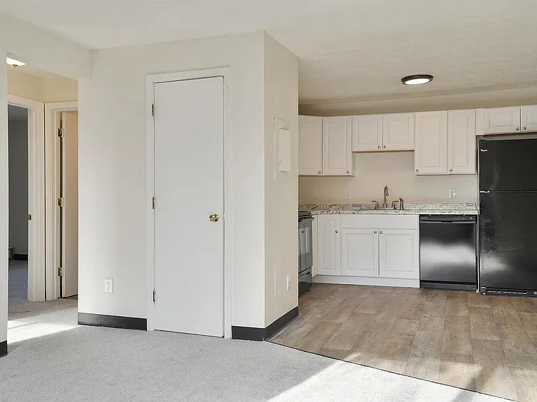 35 Log St #3D — Photo 3