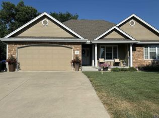 4423 SE Stone Creek Rd, Topeka, KS 66609