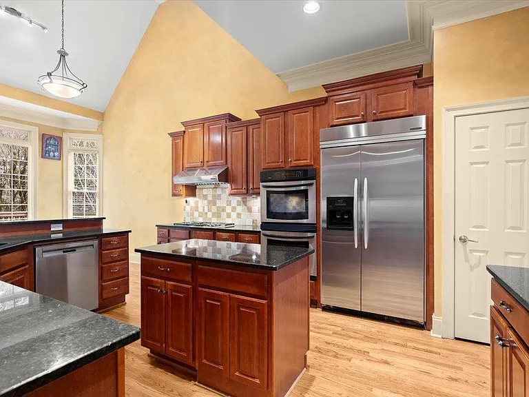 875 Wescott Ln — Photo 22