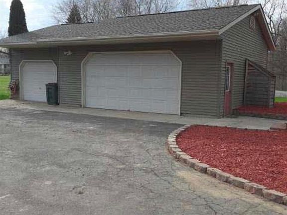 5th image of 746 Hillcrest Dr