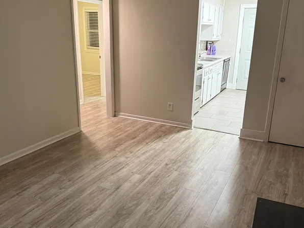 1952 Calmar St APT 200, Leeds, AL 35094