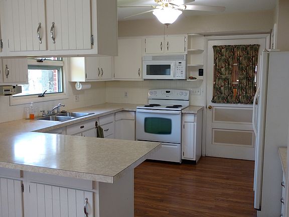 5th image of 2225 Cloverdale Dr