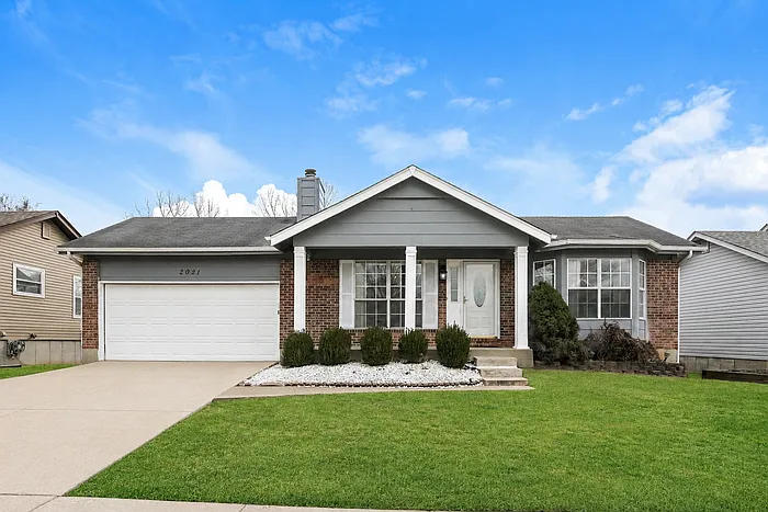 3 bed, 2.0 bath, 1204 sqft, $1,545 — Photo 1