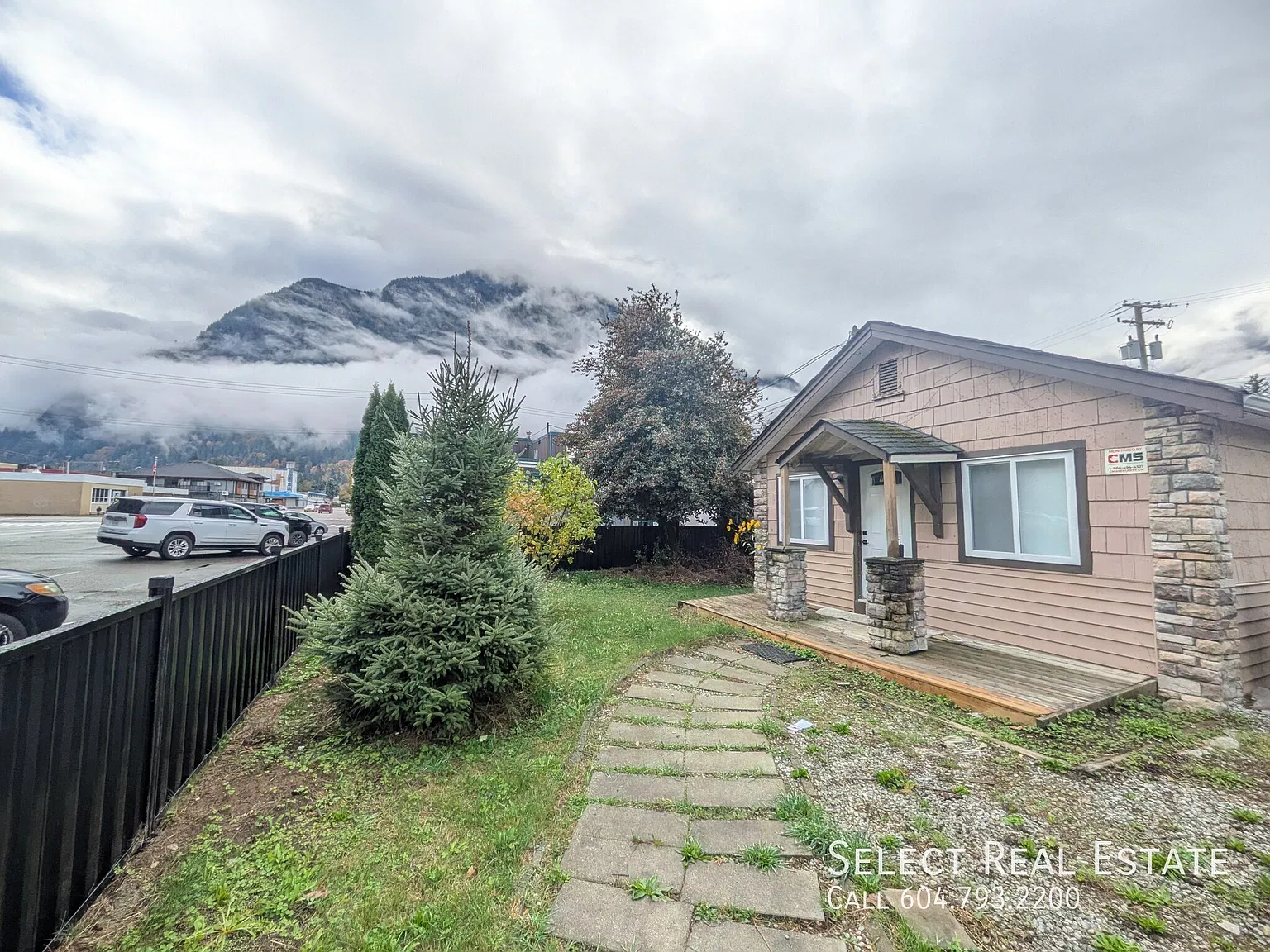 3 bed, 1100 sqft, $2,450 — Photo 2