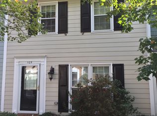 105 Courtyard Ter, Roswell, GA 30075