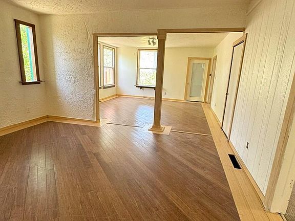 4th image of 402 S 4th St