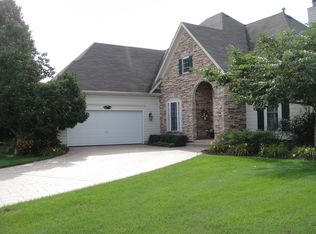 2500 Pinehurst Dr, Aurora, IL 60506