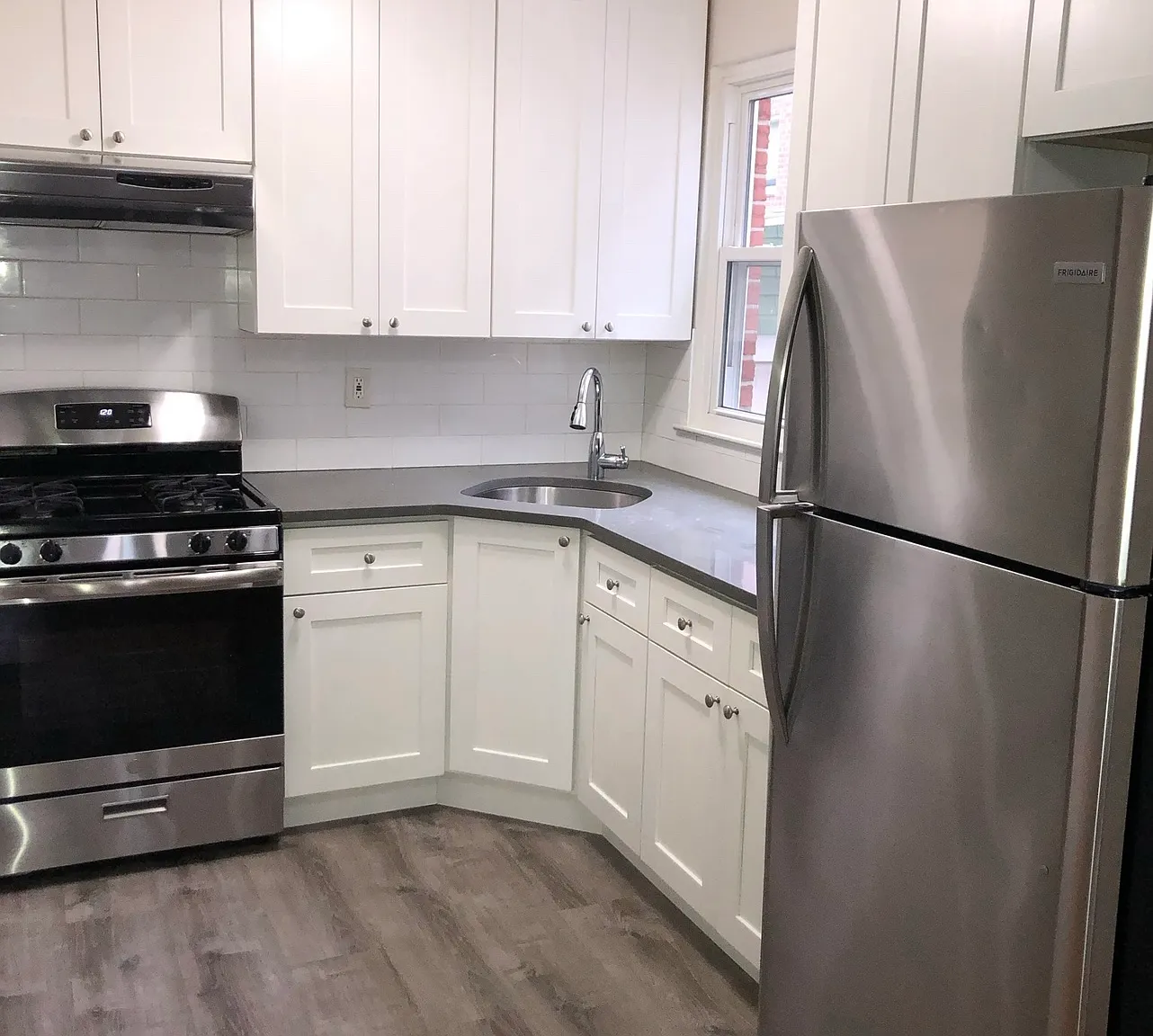 2 bed, 1100 sqft, $2,500 — Photo 2