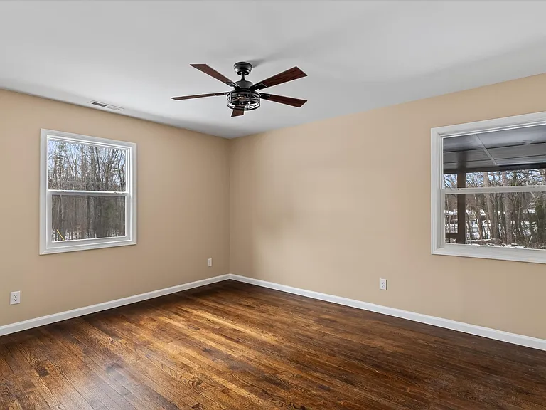 1090 Shalimar Dr — Photo 18
