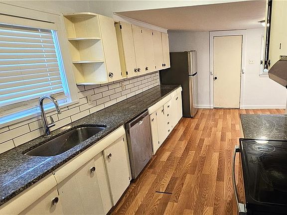 4th image of 4285 E 61st St
