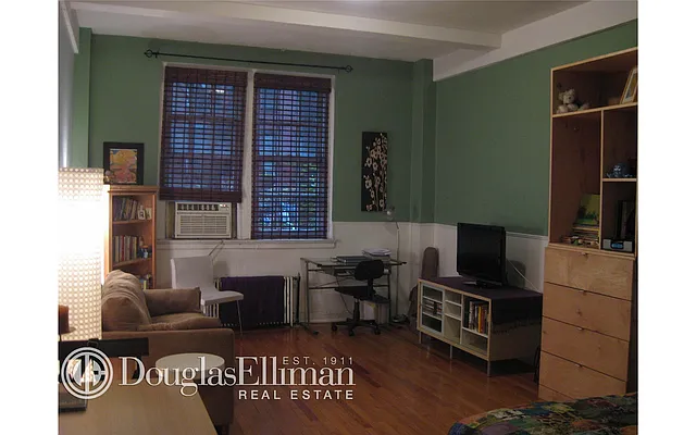 Rented by Douglas Elliman | media 15