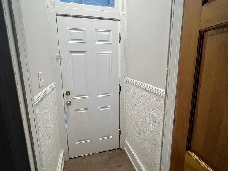 669 N Brooklyn St — Photo 2