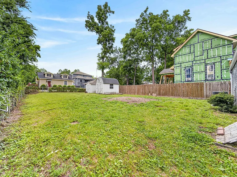 2209 Lindell Ave — Photo 3