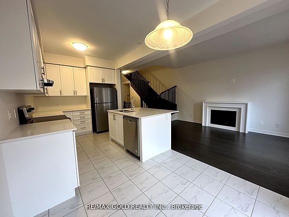5th image of 147 Broadacre Dr