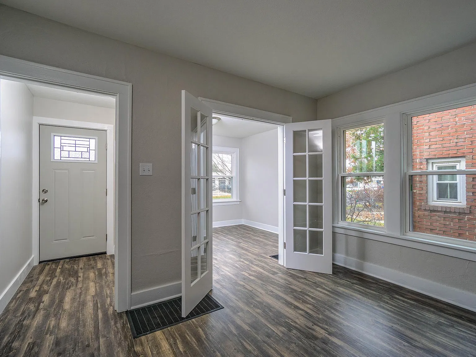1006 W Mishawaka Ave — Photo 3