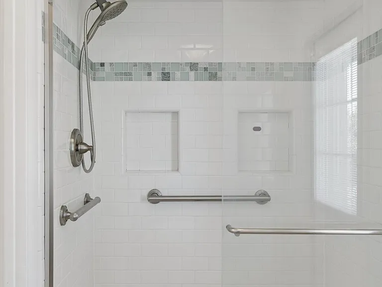 3526 E Sahuaro Dr — Photo 22