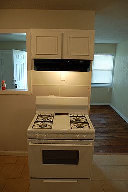 5th image of 2356 Beverly Ave