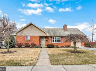 23 W Keller St, Topton, PA 19562
