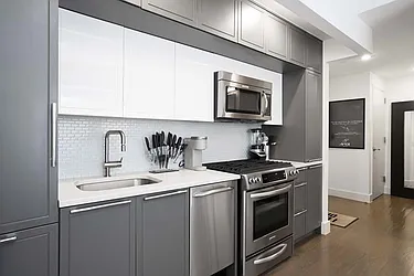 Rented by R New York