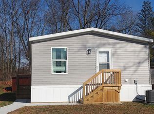 148 Thornapple Cir, Leonard, MI 48367