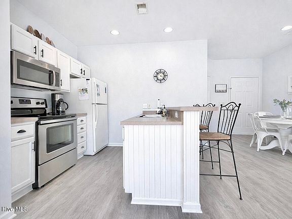 5th image of 165 Royal Poste Road # 2911