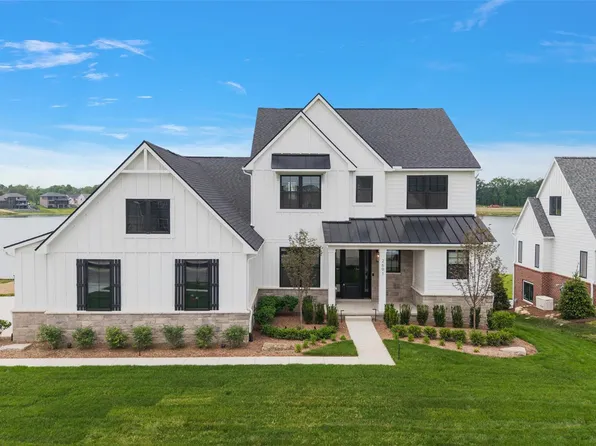 2691 Crystal Lake Dr, Commerce Township, MI 48382