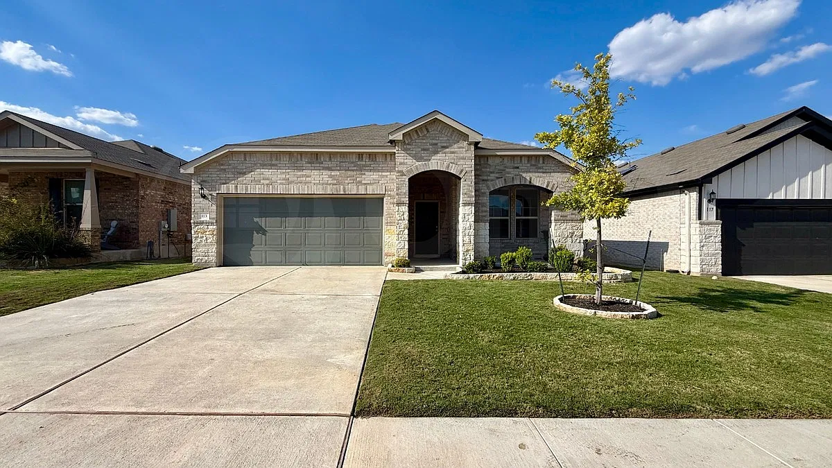 4 bed, 2.0 bath, 1782 sqft, $1,995 — Photo 1