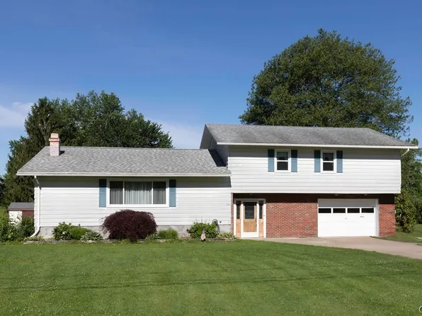 26 Simpson Dr, Oswego, NY 13126