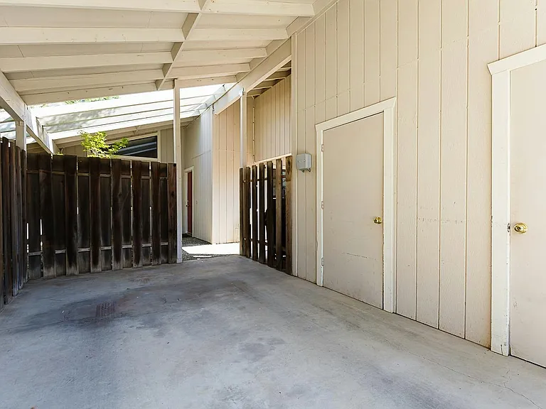3315 Victoria Pl — Photo 8