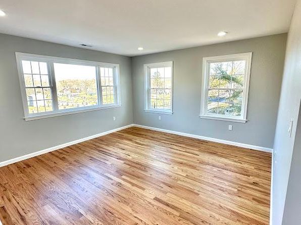 24 Lawnwood Ave, Newton, NJ 07860