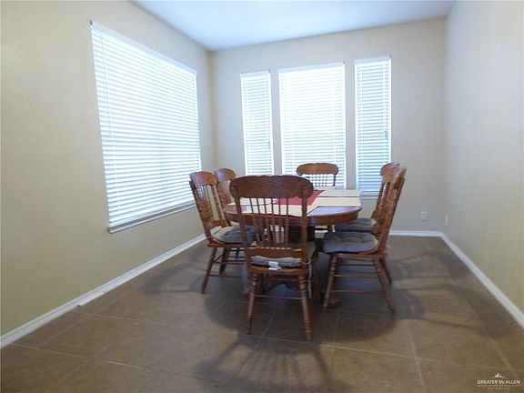 3rd image of 1405 Las Brisas Dr