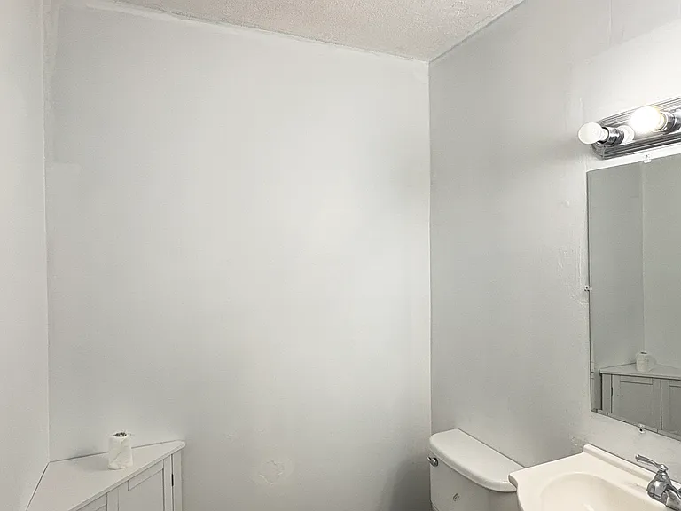 715 Frenchtown Rd — Photo 10