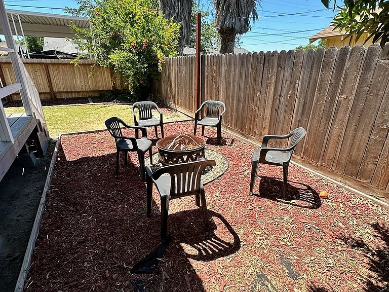 323 W Myrtle St — Photo 32