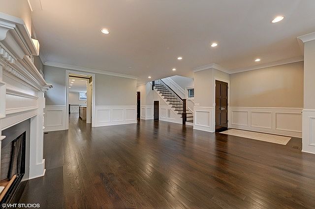 1st image of 2019 W Wellington Ave #1