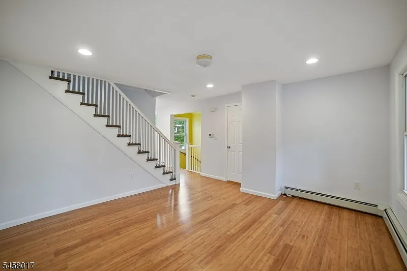 3 bed, 2.0 bath, $3,900 — Photo 4
