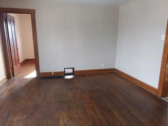 3rd image of 15 Wyoming St