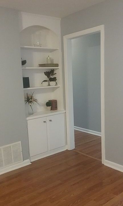Built in Bookcase